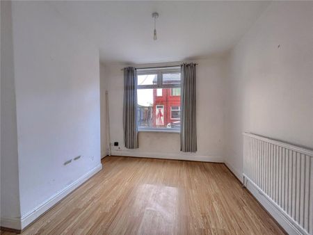3 bedroom end of terrace house to rent - Photo 2