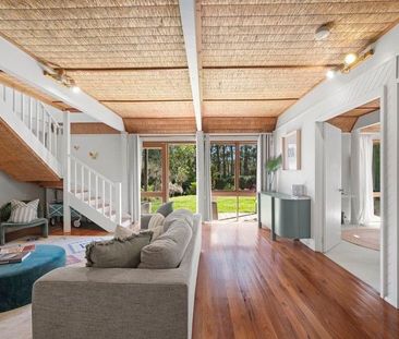 Stunning Coastal Retreat - Photo 3