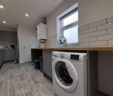 1 bedroom in a house share to rent - Photo 4