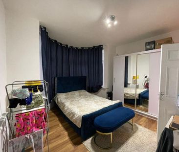 3 bedroom flat to rent - Photo 1