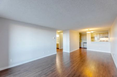 2 Bedroom - Photo 2