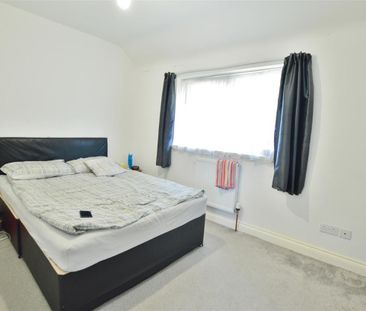 Home Meadow, Farnham Royal, Slough - Photo 3