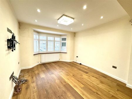 4 bedroom end of terrace house to rent - Photo 4