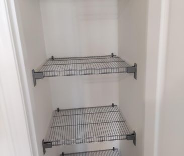 For Lease - 23 Genoa Drive, Hamilton, Ontario - Photo 6