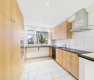 LIGHT, QUIET, FAMILY-FRIENDLY - Photo 4