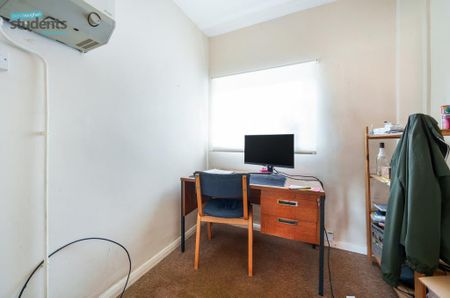 4 bedroom semi-detached house to rent - Photo 2