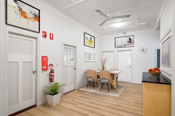 Generous Large Furnished Room with Own Private Bathroom | Rent includes Electricity, WiFi & Water - Photo 1