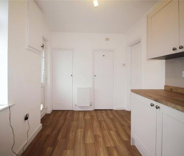 2 bedroom semi-detached house to rent - Photo 5