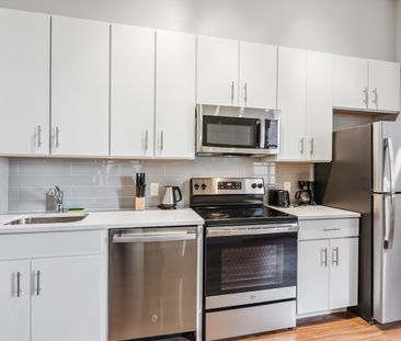 Master Room & Ensuite Bath - Lisgar Apartments - Photo 5