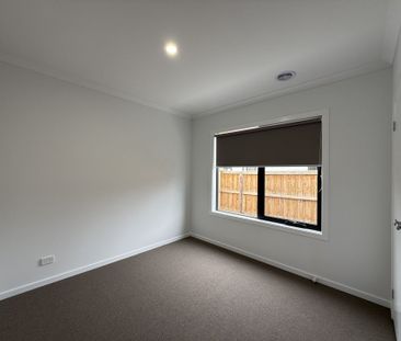 Brand New 4 Bedroom Family Home! - Photo 3