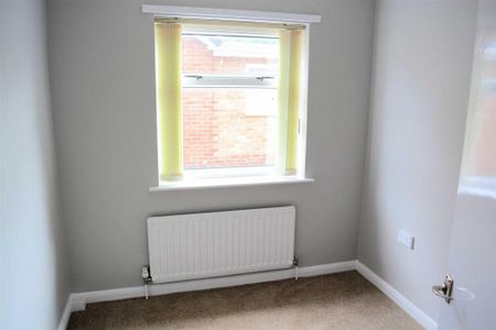 3 bedroom semi-detached bungalow to rent - Photo 5