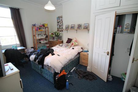 4 bedroom flat to rent - Photo 3