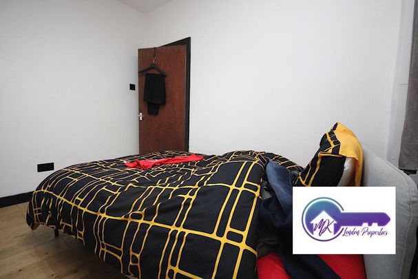 3 Bedroom Flat To Rent - Photo 1