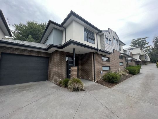 Large 2 Bedroom Townhouse - Photo 1