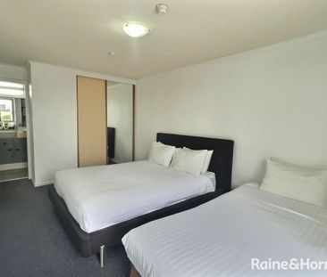 Beautifully Renovated Apartment in the Heart of Gladstone - Photo 4