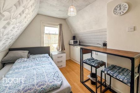 Studio to rent - Photo 2