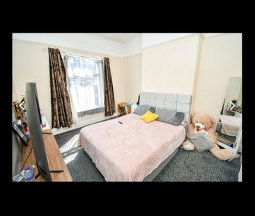 3 Bed Terraced House, Fairfield Road, CH42 - Photo 2