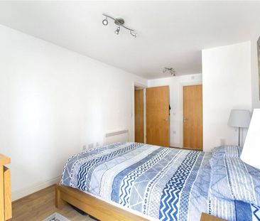 St Davids Square, London, England, E14 3WG - Photo 2