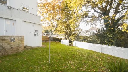 To Rent Heather Road, Ensbury Park, Bournemouth, BH10 £2,200 pcm Tenancy Info - Photo 2