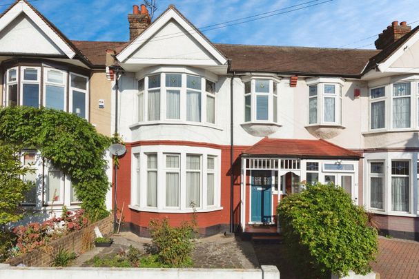 2 Bed Flat, Ilford, IG1 - Photo 1