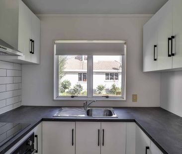 BRICK AND TILE CUTIE - TE ATATU SOUTH - Photo 3