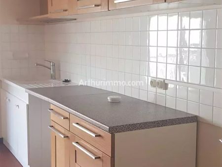 Location Appartement 4 pièces à Lons-le-Saunier - Photo 2