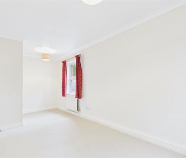 A 2 Bedroom Flat in Eldorado Road, Cheltenham - Photo 4