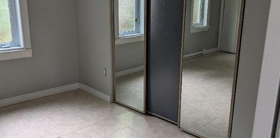 Grand 3 1/2 à Louer Pour Sept 2026 - Photo 2