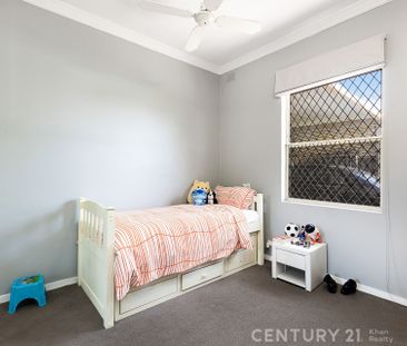 Spacious Family Home Ready for Min 12-Months Lease&excl; - Photo 1