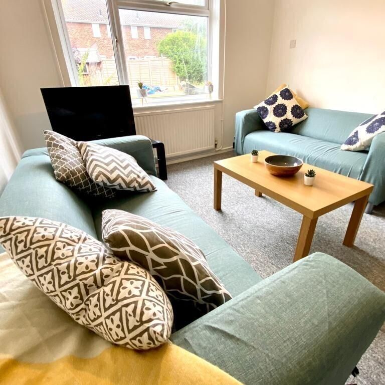 5 bedroom semi-detached house to rent - Photo 1