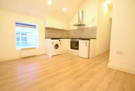 High Street, Staines-upon-thames, Surrey, TW18 - Photo 4