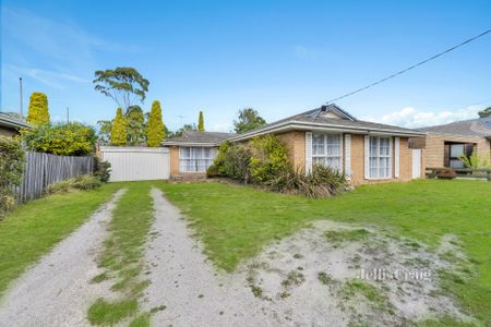 8 Ormiston Street, Mount Waverley - Photo 3
