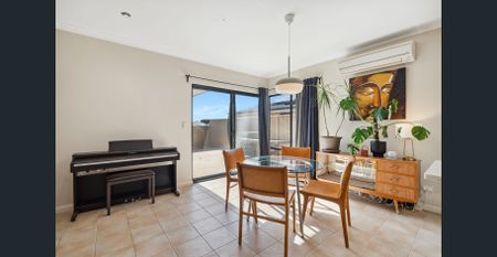 FULLY FURNISHED 3 X 2 IN GREAT LOCATION! 6 MONTH LEASE! - Photo 2