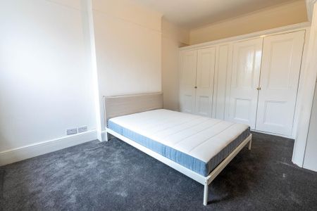 1 bedroom in a house share to rent - Photo 2