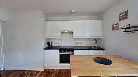 3 bedroom apartment to rent - Photo 2