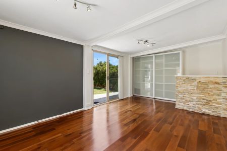 White picket charmer with modern comforts - Photo 5