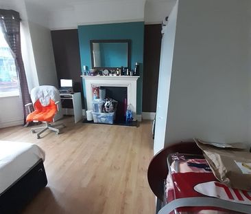 Room in a Shared House, Southfield Park, HA2 - Photo 4