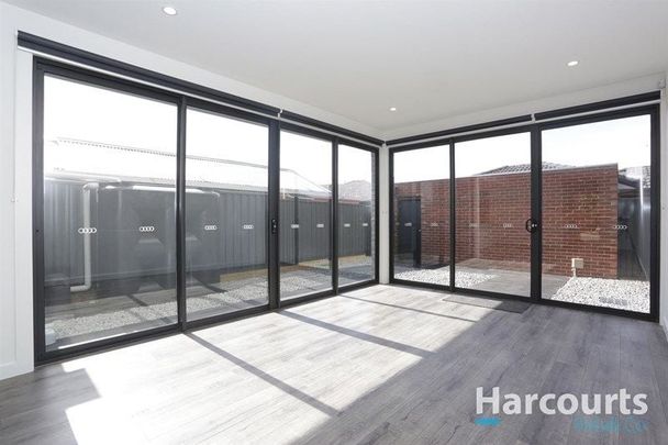 Modern 3-Bedroom Home with Stylish Features in Thomastown - Photo 1
