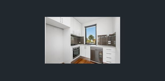 Freshly painted 2 Bedroom Apartment! - Photo 2