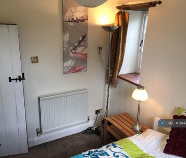 3 bedroom semi-detached house to rent - Photo 5