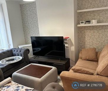 1 bedroom in a house share to rent - Photo 2