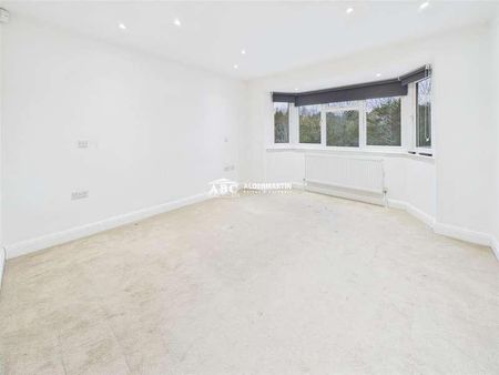 Edgwarebury Lane, Edgware, HA8 - Photo 4