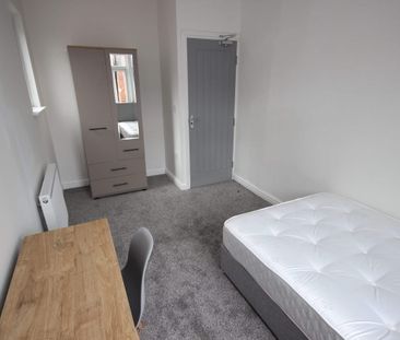 Room , Gorton Road - Photo 2