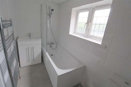 High Road, Byfleet, KT14 - Photo 4