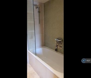 1 bedroom in a flat share to rent - Photo 5