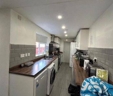 1 bedroom in a house share to rent - Photo 6