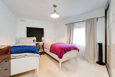 3 bedroom mews to rent - Photo 4