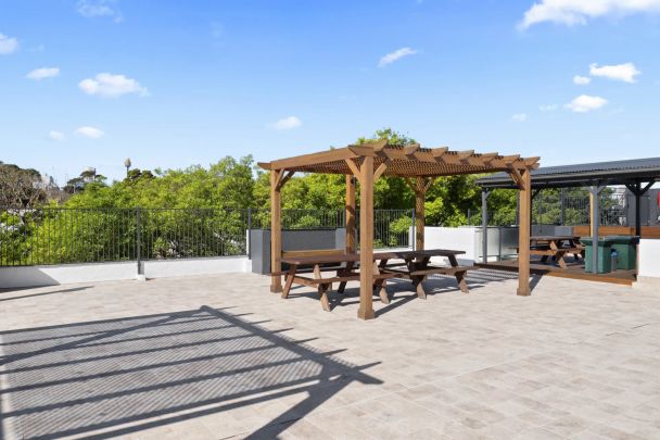 Studio apartment with balcony and parking - Photo 1