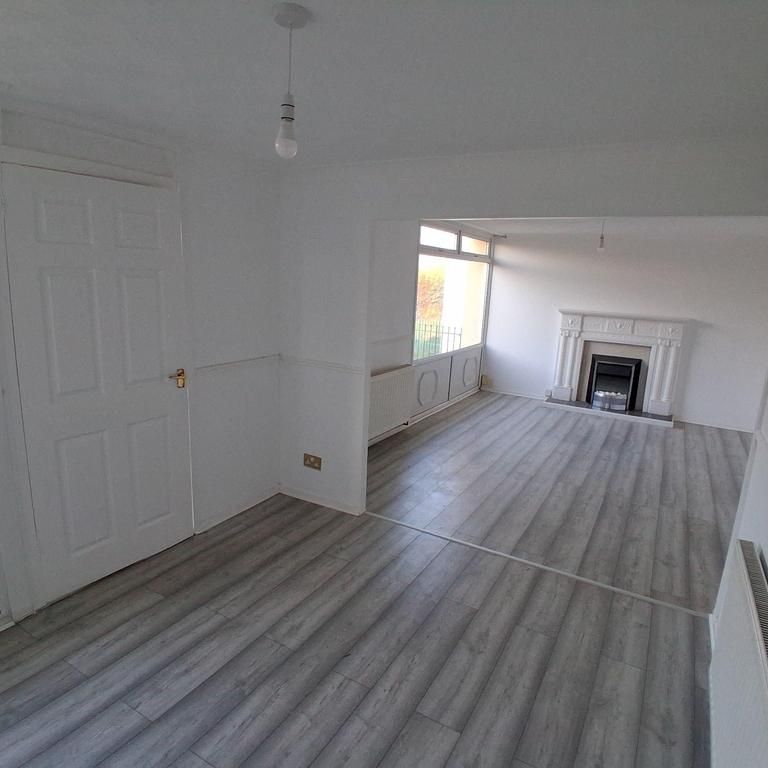 3 bedroom terraced house to rent - Photo 1
