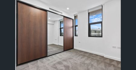 MODERN & SPACIOUS LIVING AT ITS BEST - Photo 2